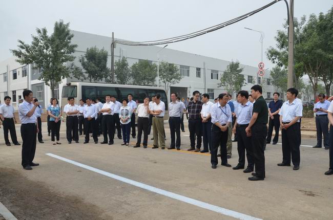 市、區(qū)觀摩團到華紡科技產(chǎn)業(yè)園實地考察