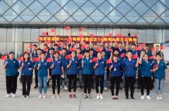 公司員工組方隊 激情昂揚(yáng)迎國慶