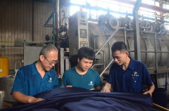 特整丙班氣流機(jī)組：三人七個(gè)機(jī)臺(tái)，班產(chǎn)三萬(wàn)五